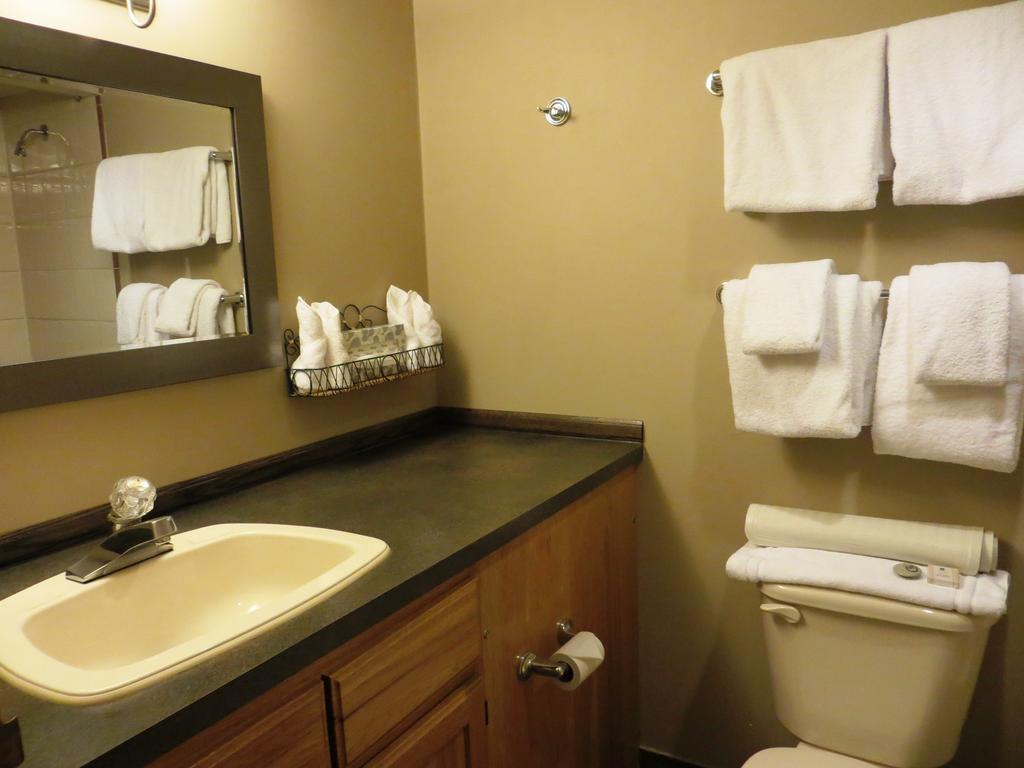 Clock Tower Resort Whistler Room photo