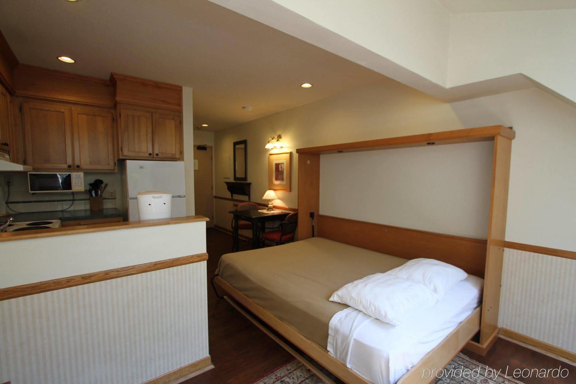 Clock Tower Resort Whistler Exterior photo